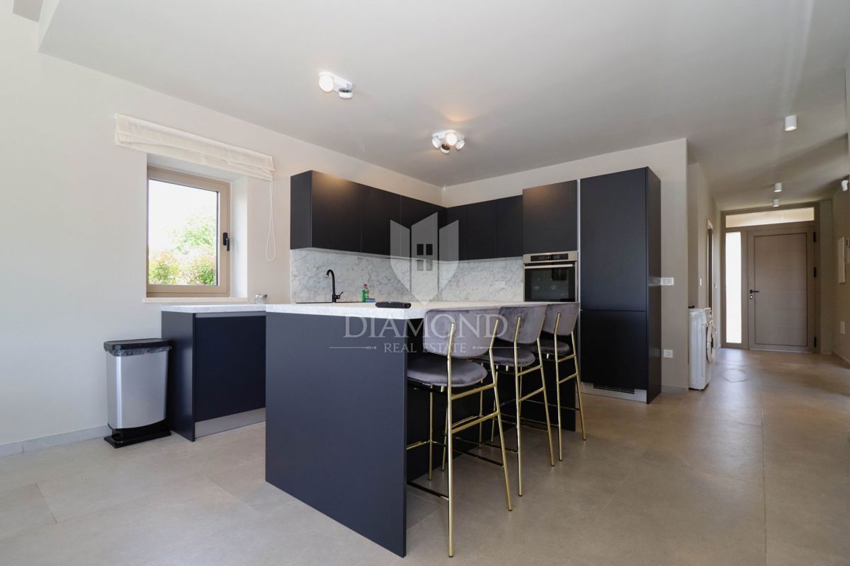 Parenzo, dintorni, villa in pietra d'Istria in posizione tranquilla