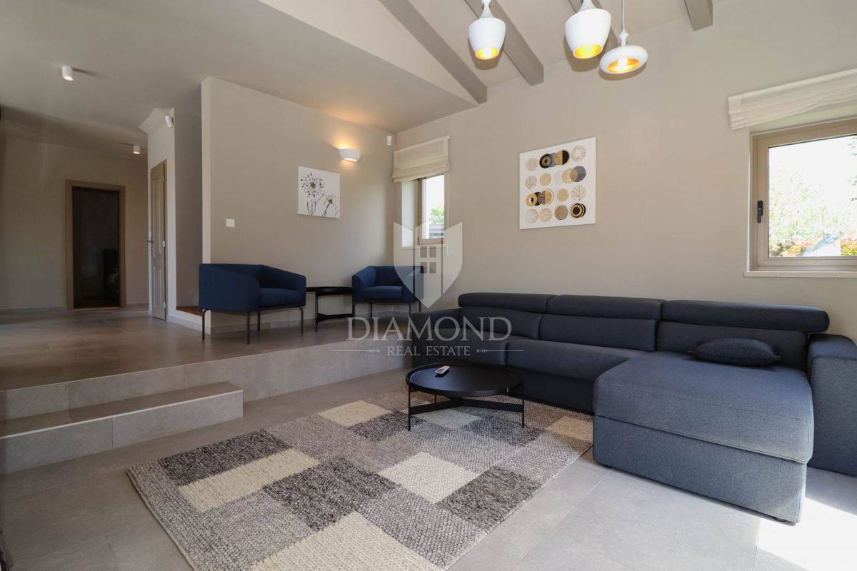 Parenzo, dintorni, villa in pietra d'Istria in posizione tranquilla