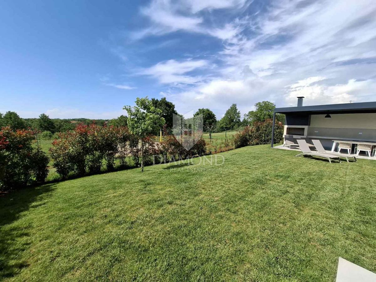 Parenzo, dintorni, villa in pietra d'Istria in posizione tranquilla