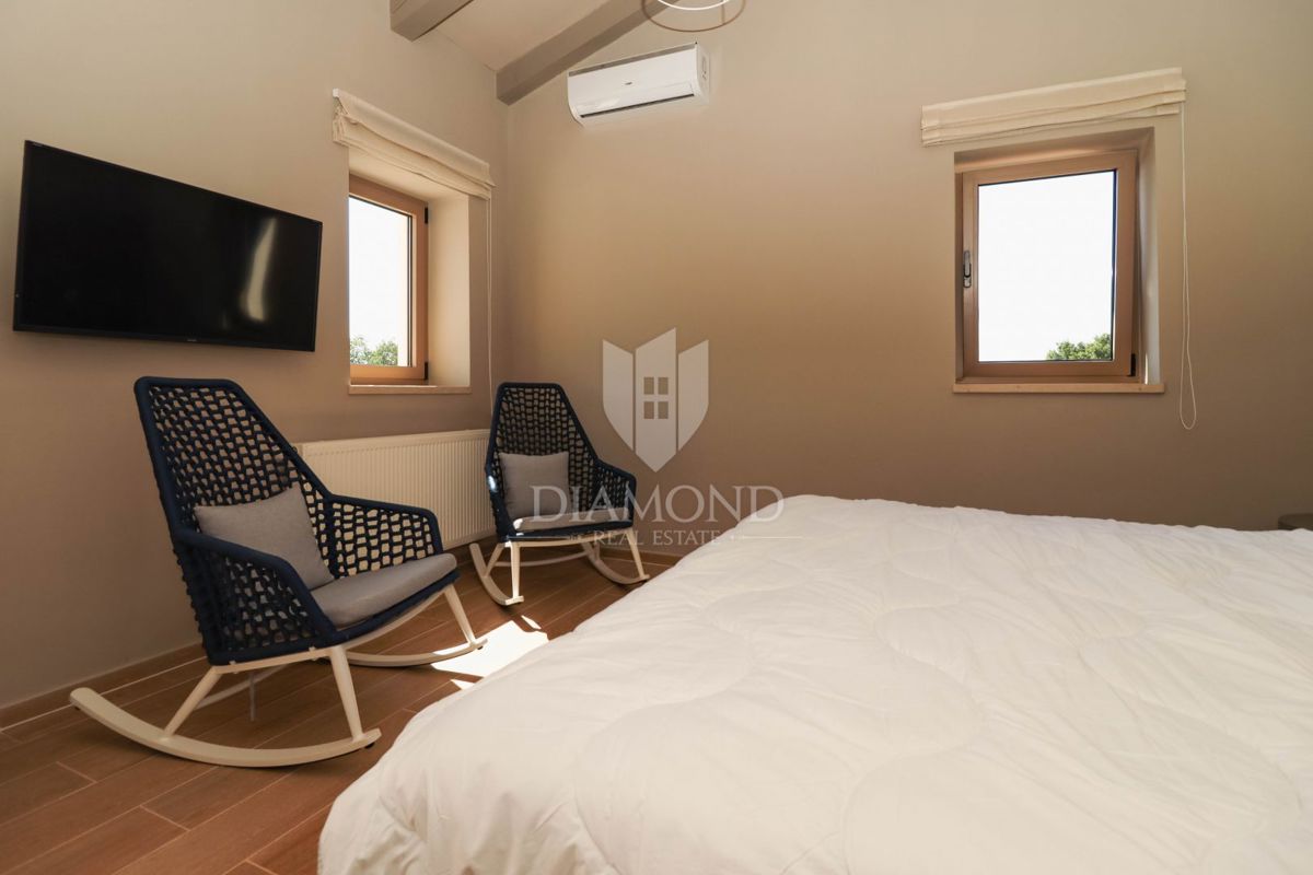 Parenzo, dintorni, villa in pietra d'Istria in posizione tranquilla