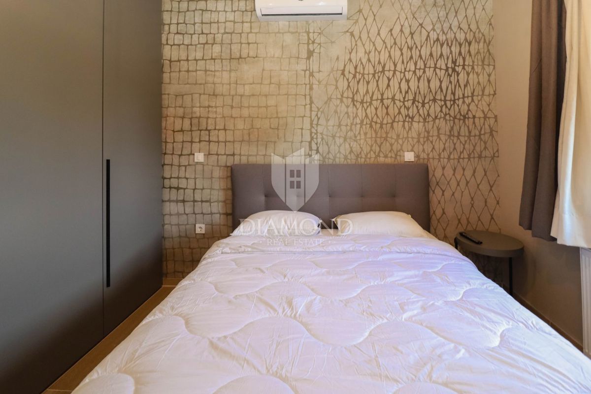 Parenzo, dintorni, villa in pietra d'Istria in posizione tranquilla