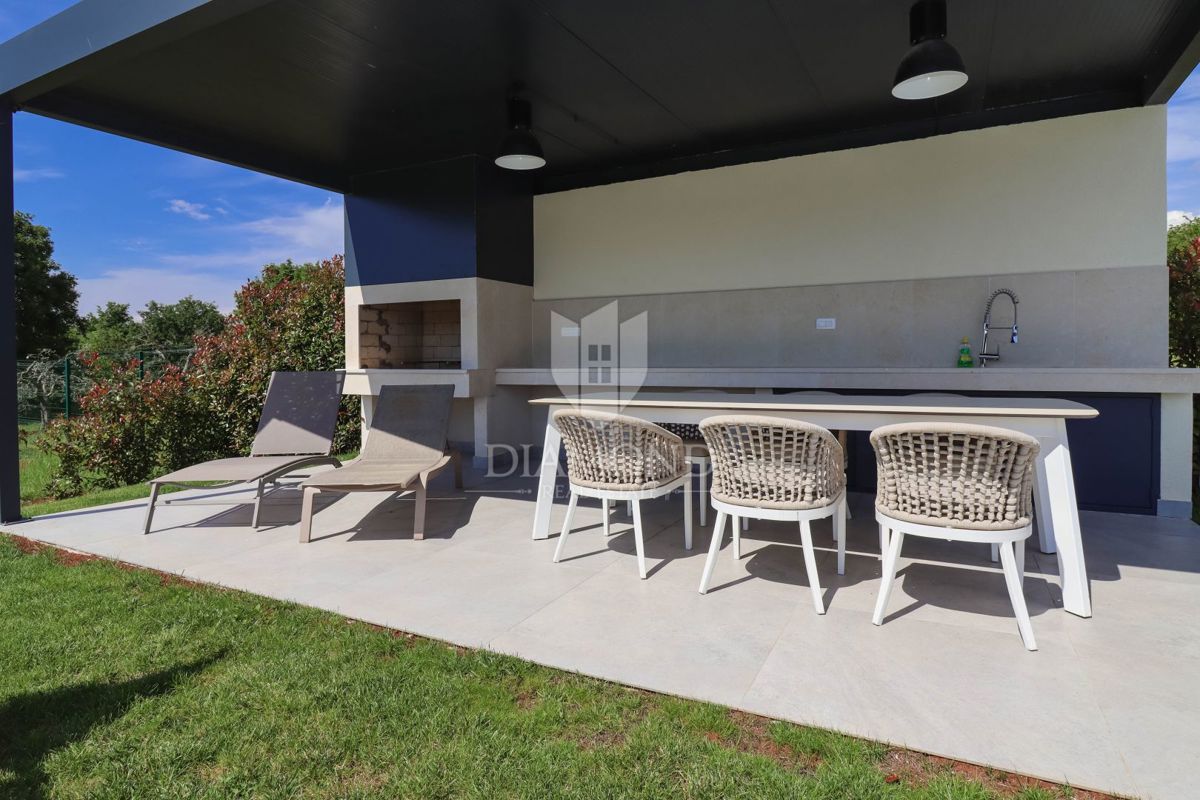 Parenzo, dintorni, villa in pietra d'Istria in posizione tranquilla