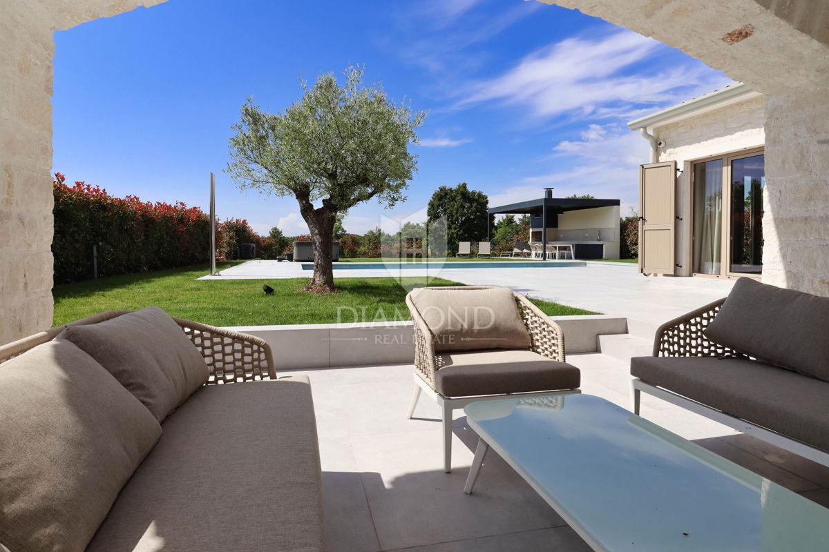 Parenzo, dintorni, villa in pietra d'Istria in posizione tranquilla