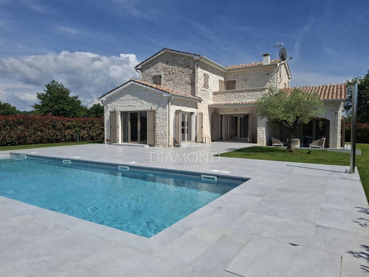 Parenzo, dintorni, villa in pietra d'Istria in posizione tranquilla