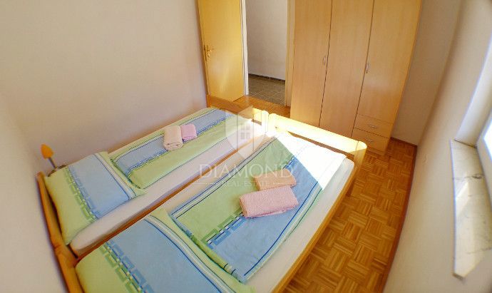 Rabac, dintorni, due case e un terreno edificabile con vista sul mare