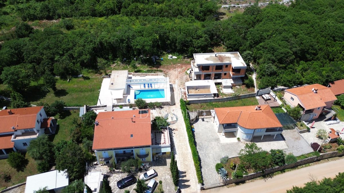 Rabac, dintorni, due case e un terreno edificabile con vista sul mare