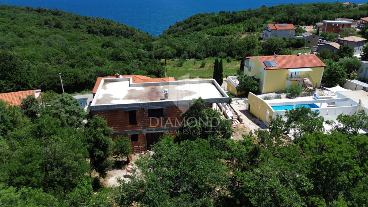 Rabac, dintorni, due case e un terreno edificabile con vista sul mare