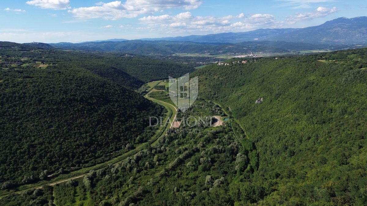 Albona, dintorni, terreno edificabile con vista panoramica