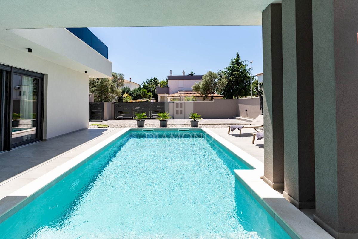 Elegante villa moderna con vista sul mare e Brioni