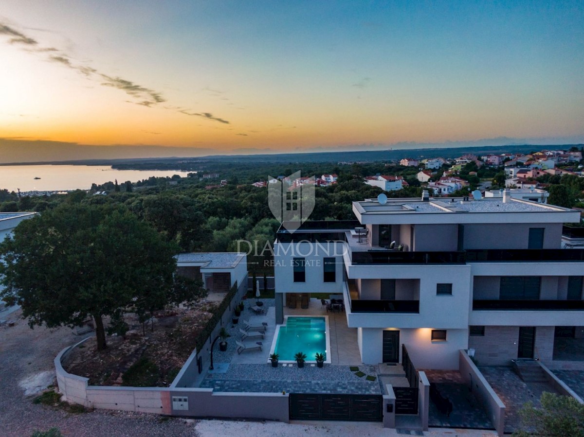 Elegante villa moderna con vista sul mare e Brioni