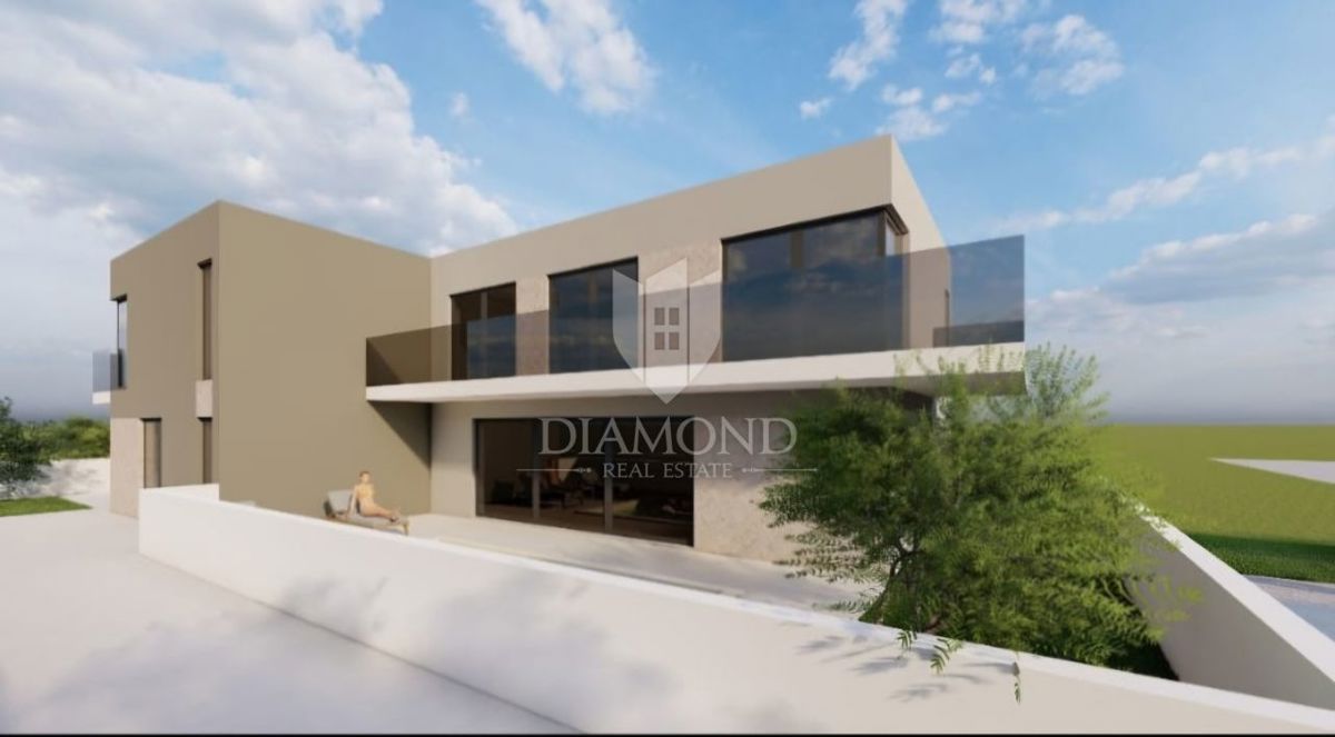 Parenzo, terreno edificabile con progetto a 2 km dal centro!