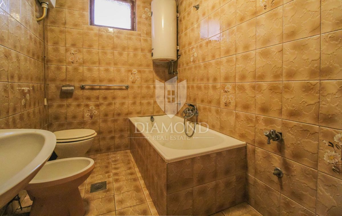 Casa istriana con 2 appartamenti vicino al confine sloveno