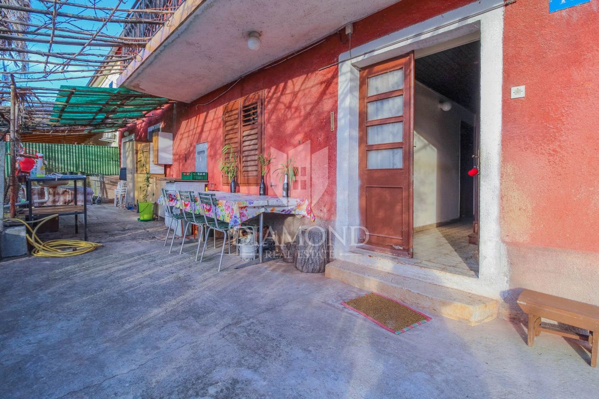 Casa istriana con 2 appartamenti vicino al confine sloveno