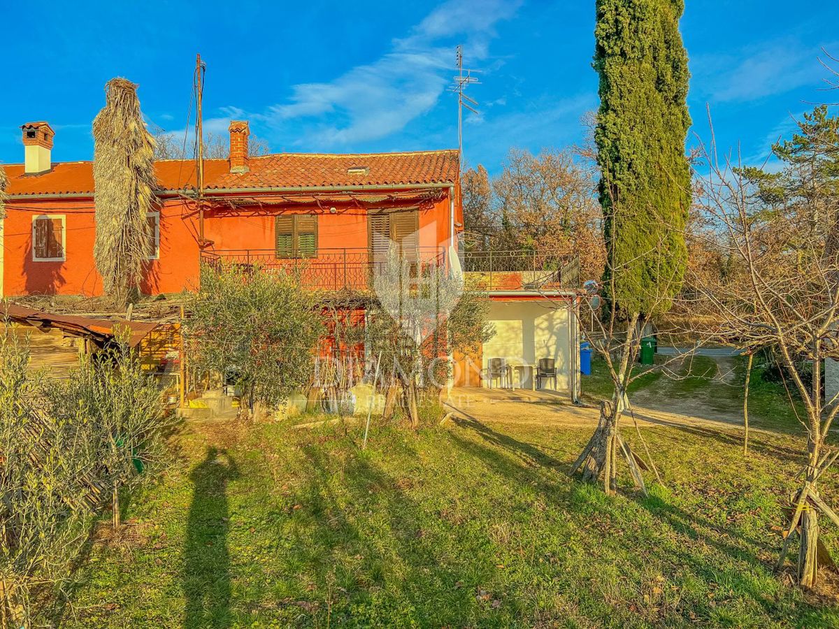 Casa istriana con 2 appartamenti vicino al confine sloveno