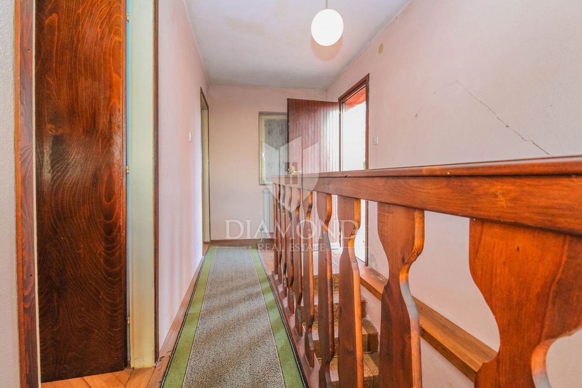 Casa istriana con 2 appartamenti vicino al confine sloveno