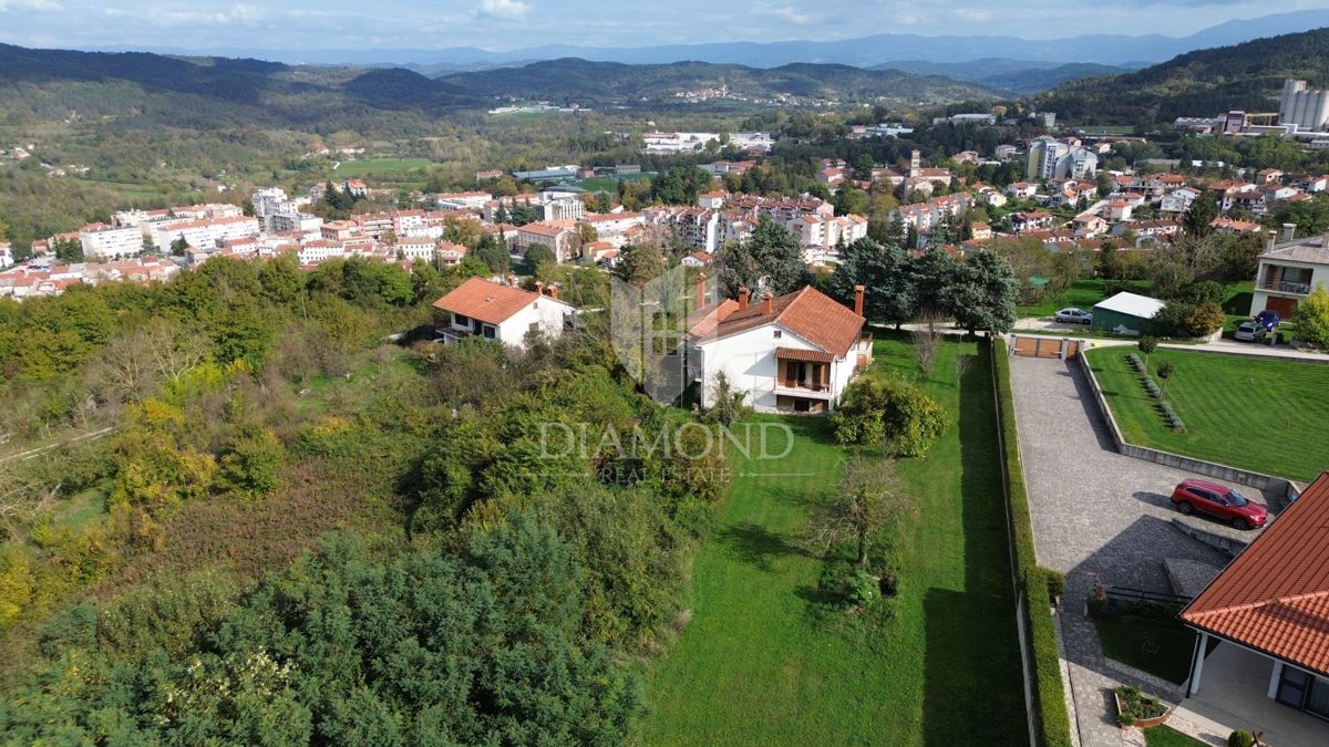 Pisino, casa con due appartamenti 