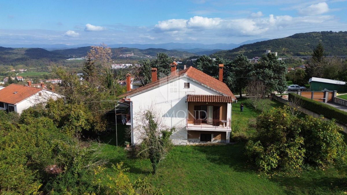 Pisino, casa con due appartamenti 