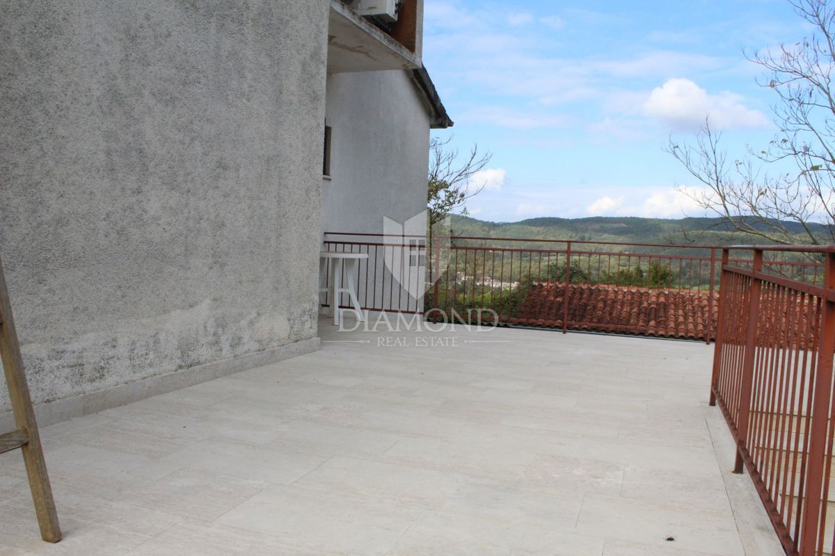 Pisino, casa con due appartamenti 