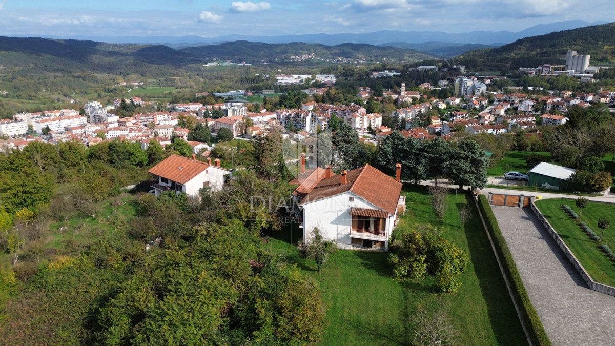 Pisino, casa con due appartamenti 