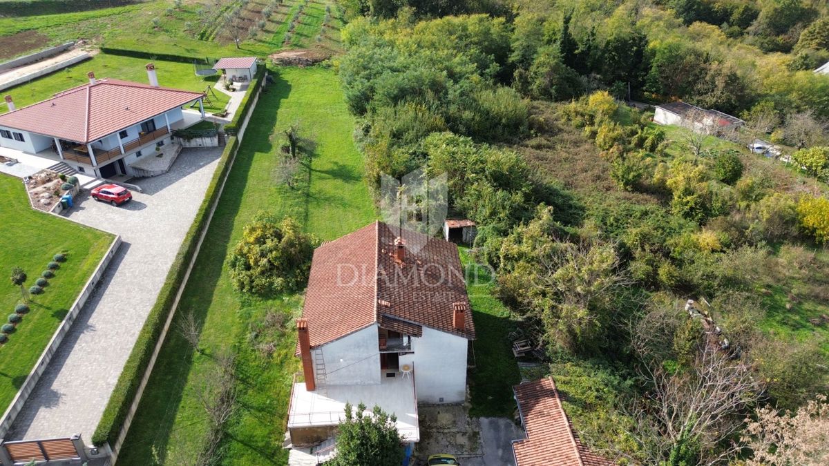 Pisino, casa con due appartamenti 