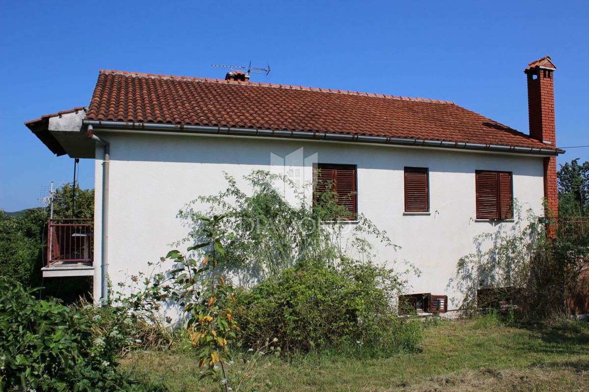 Pisino, casa con due appartamenti 