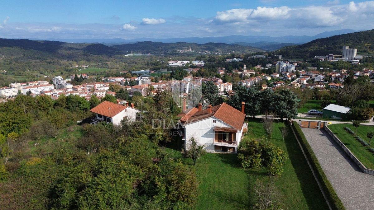 Pisino, casa con due appartamenti 