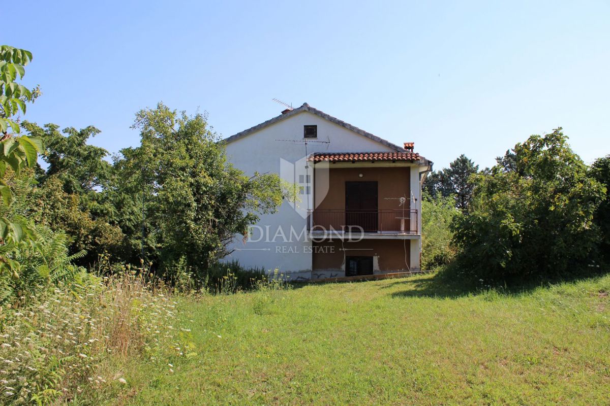 Pisino, casa con due appartamenti 