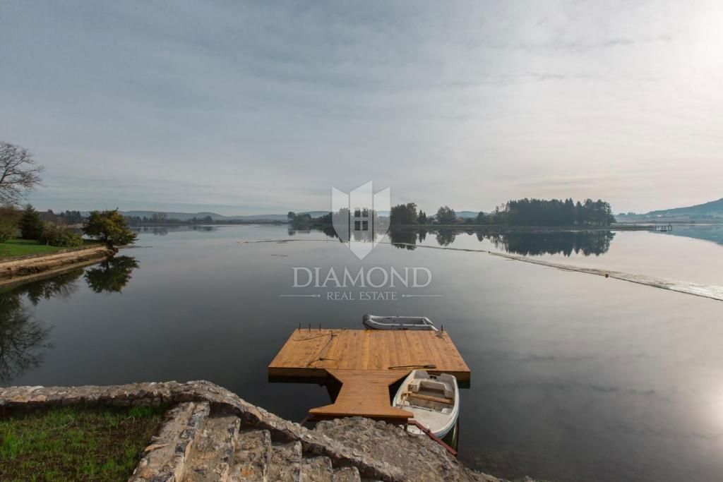 Ogulin, Splendida Villa sul Lago