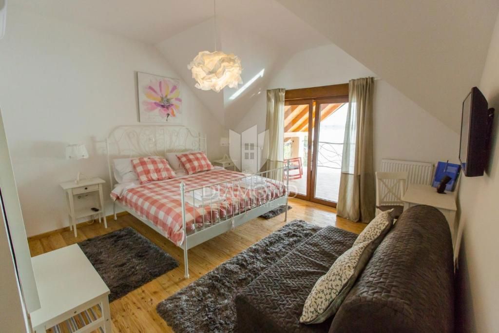 Ogulin, Splendida Villa sul Lago