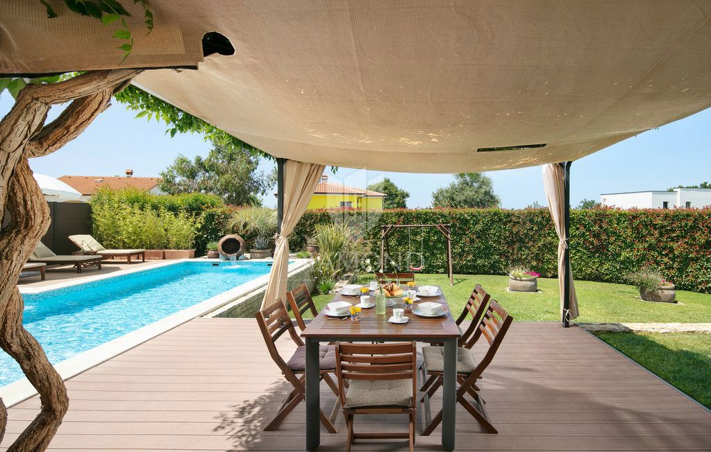 Casa con piscina vicino al centro di Parenzo