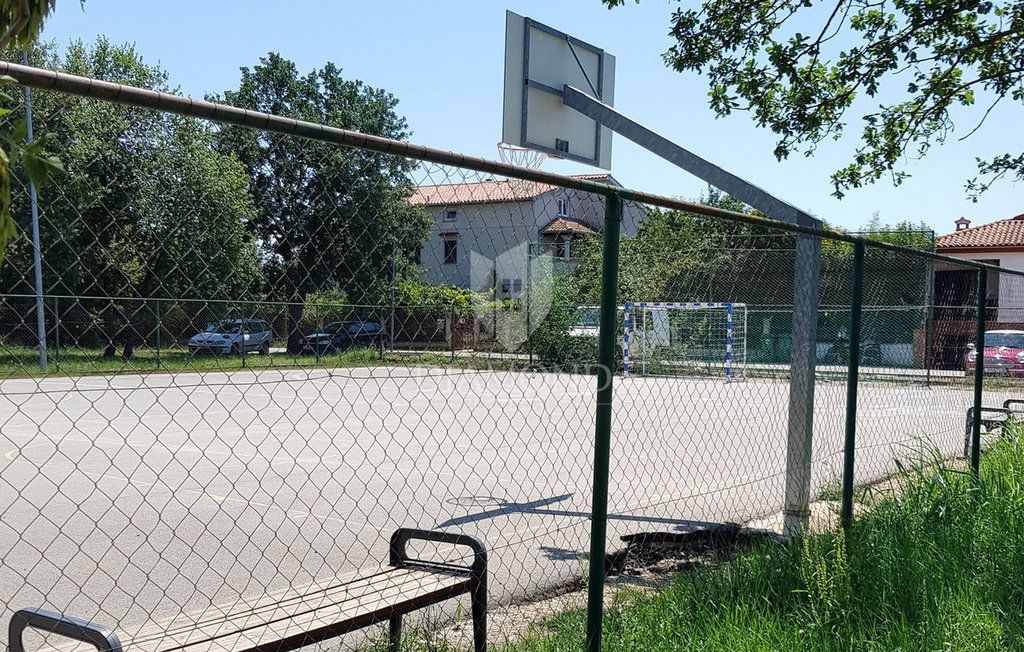 Casa con piscina vicino al centro di Parenzo