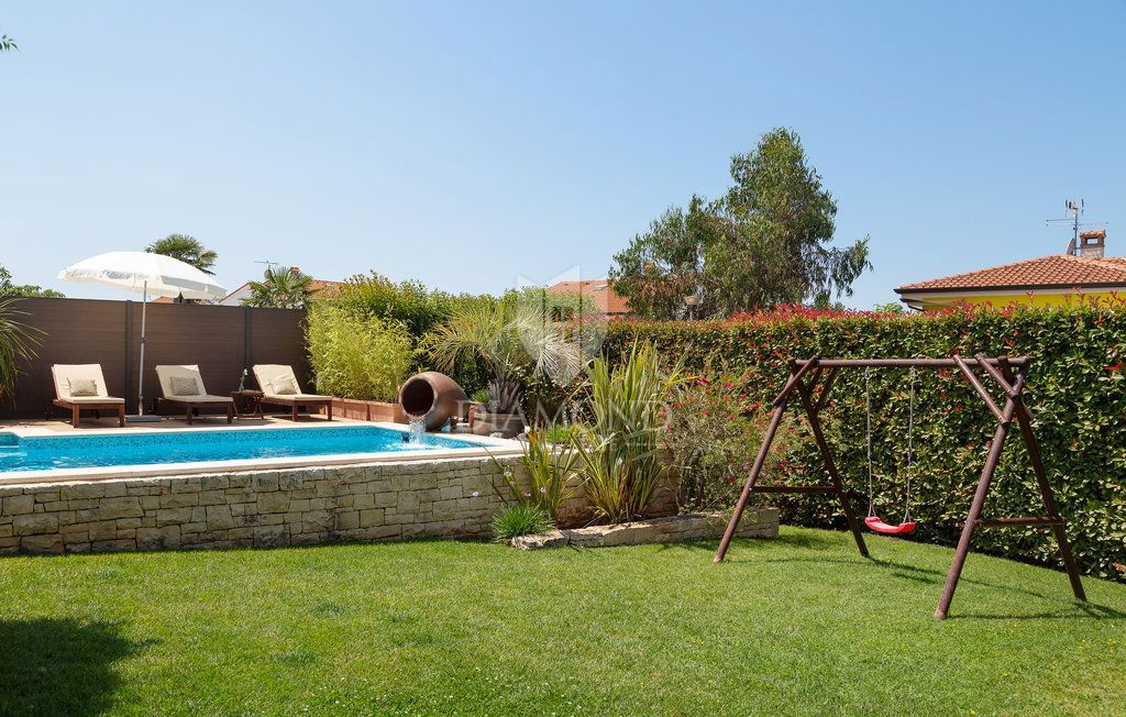 Casa con piscina vicino al centro di Parenzo