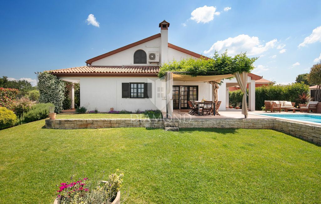 Casa con piscina vicino al centro di Parenzo