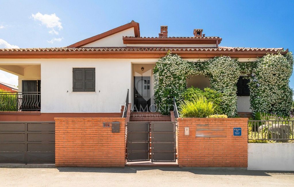 Casa con piscina vicino al centro di Parenzo