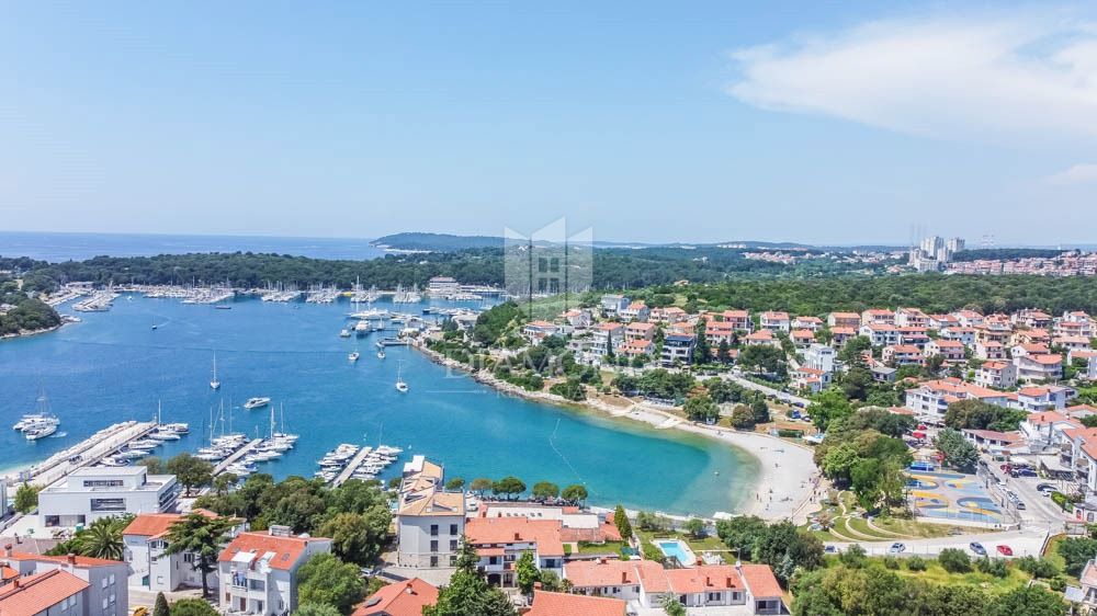 OPPORTUNITÀ! Palazzina a 200 m dal mare, Pješčana Uvala! 