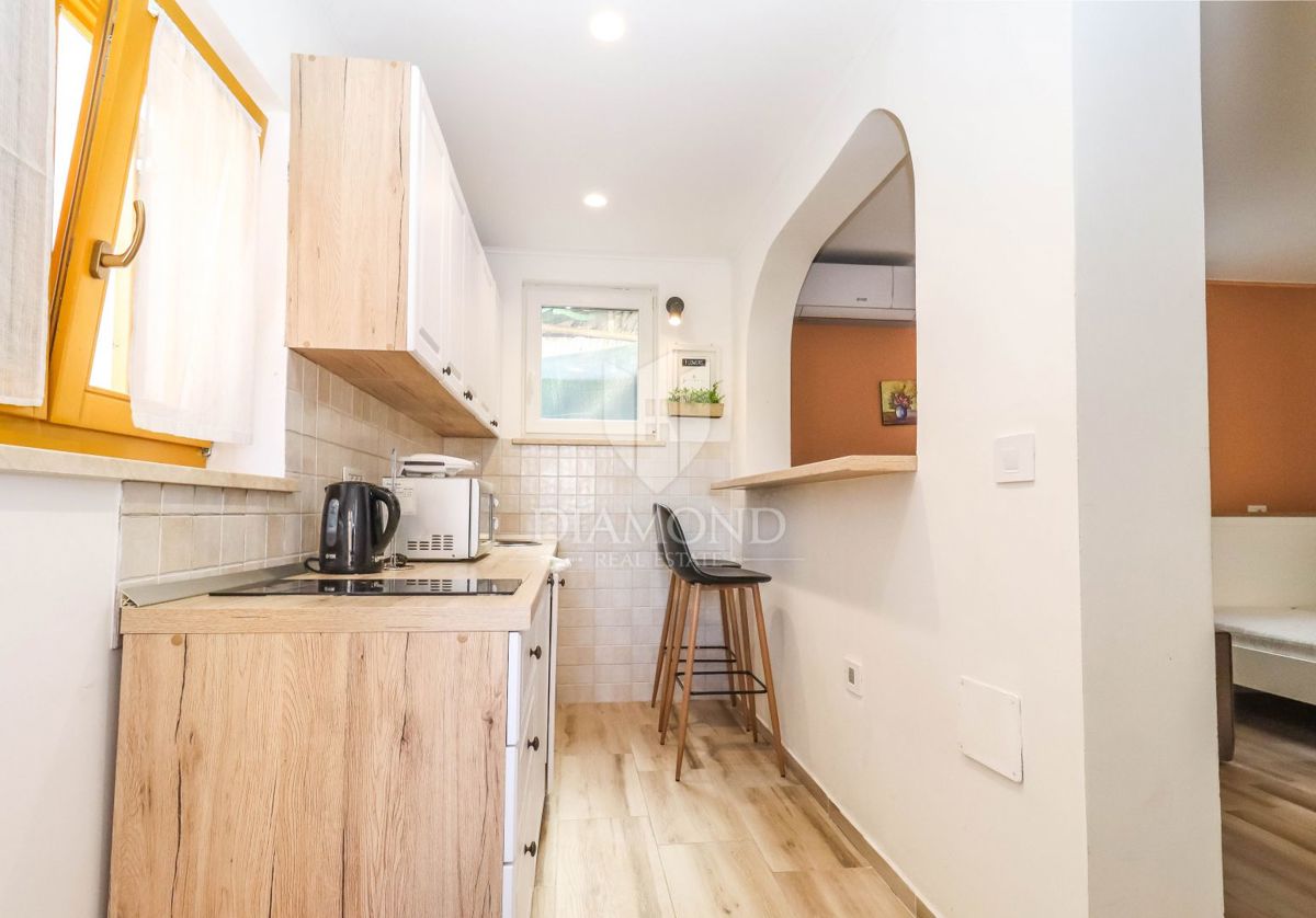 OPPORTUNITÀ! Palazzina a 200 m dal mare, Pješčana Uvala! 