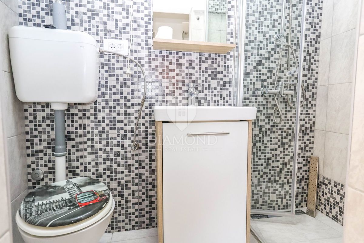 OPPORTUNITÀ! Palazzina a 200 m dal mare, Pješčana Uvala! 