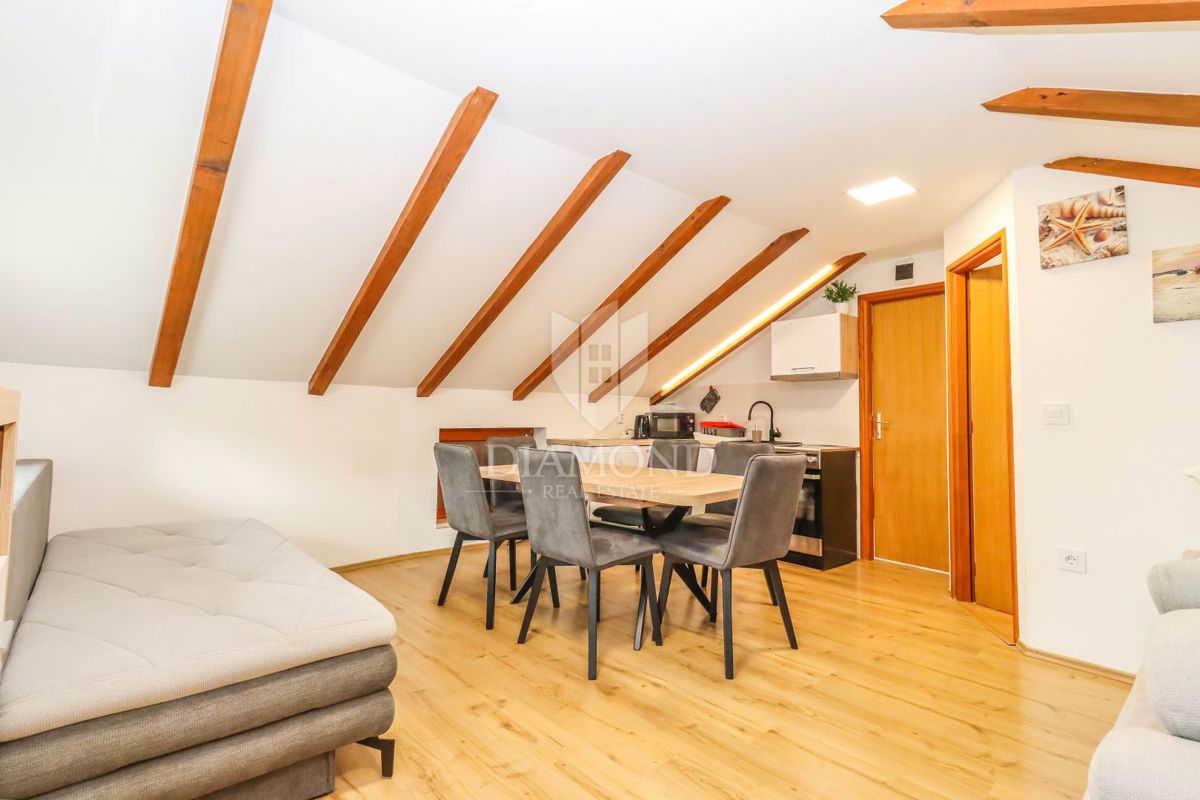 OPPORTUNITÀ! Palazzina a 200 m dal mare, Pješčana Uvala! 