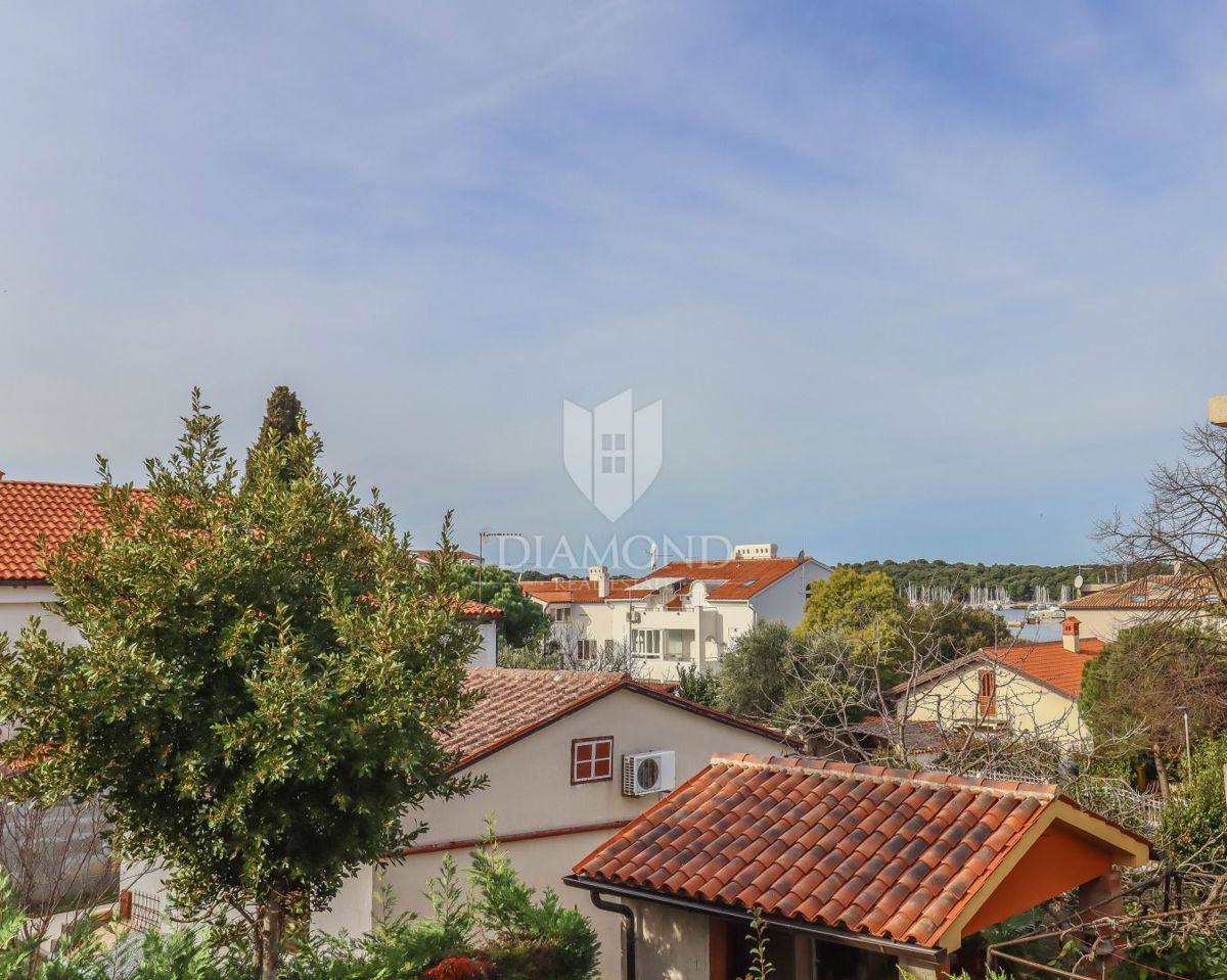 OPPORTUNITÀ! Palazzina a 200 m dal mare, Pješčana Uvala! 