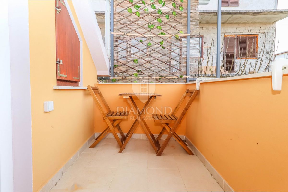 OPPORTUNITÀ! Palazzina a 200 m dal mare, Pješčana Uvala! 