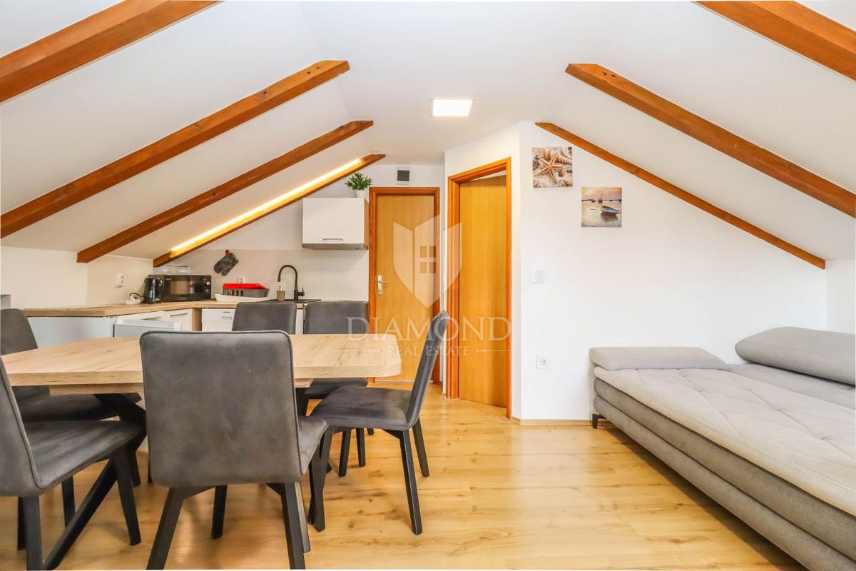 OPPORTUNITÀ! Palazzina a 200 m dal mare, Pješčana Uvala! 