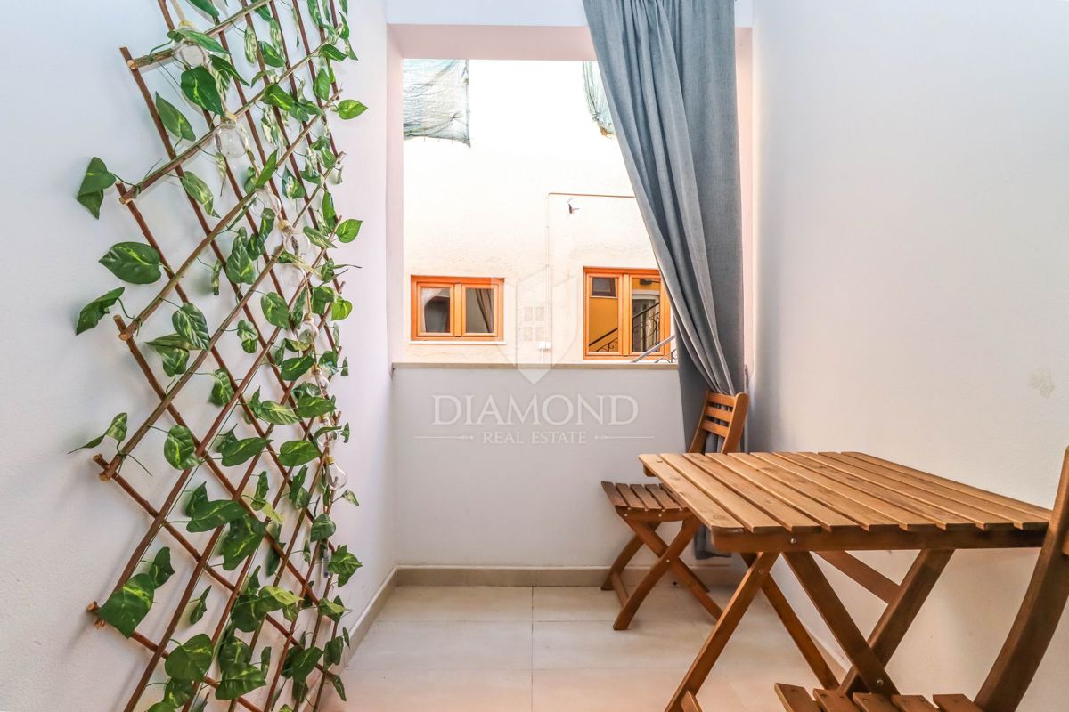 OPPORTUNITÀ! Palazzina a 200 m dal mare, Pješčana Uvala! 