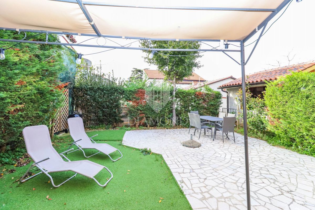 OPPORTUNITÀ! Palazzina a 200 m dal mare, Pješčana Uvala! 