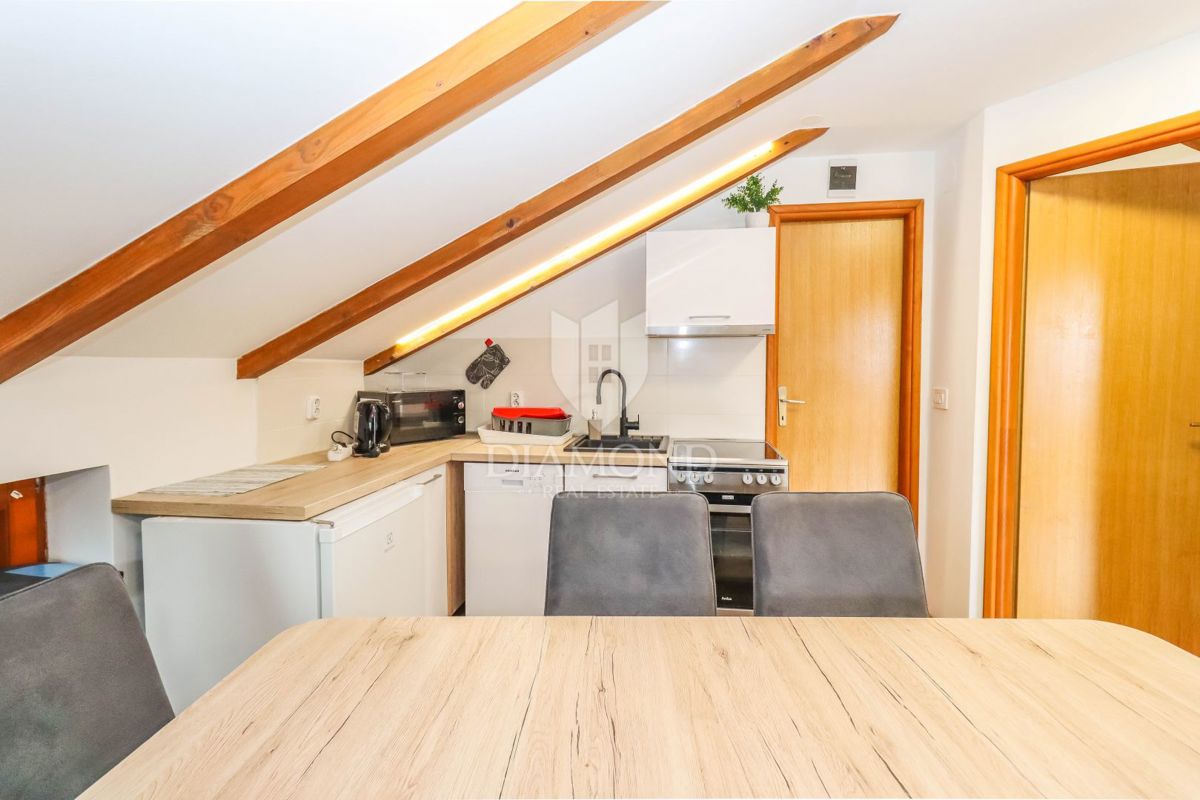 OPPORTUNITÀ! Palazzina a 200 m dal mare, Pješčana Uvala! 