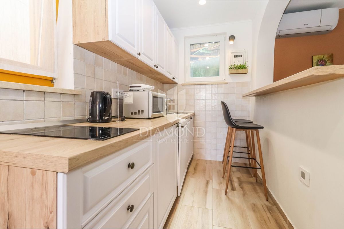 OPPORTUNITÀ! Palazzina a 200 m dal mare, Pješčana Uvala! 