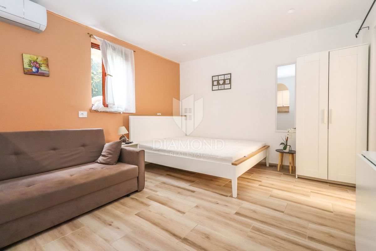 OPPORTUNITÀ! Palazzina a 200 m dal mare, Pješčana Uvala! 