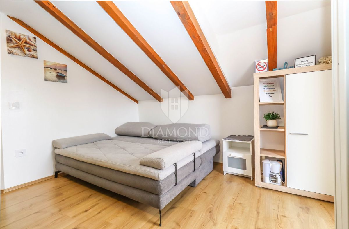 OPPORTUNITÀ! Palazzina a 200 m dal mare, Pješčana Uvala! 