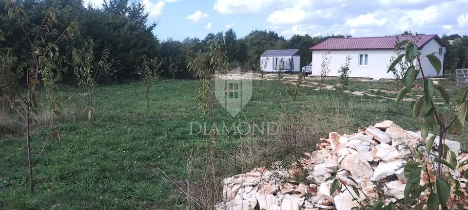 Casa situata su un ampio terreno di 10.350 metri quadrati.