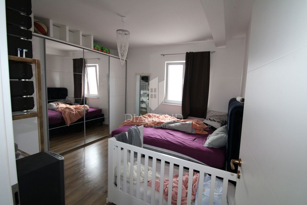 Casa situata su un ampio terreno di 10.350 metri quadrati.