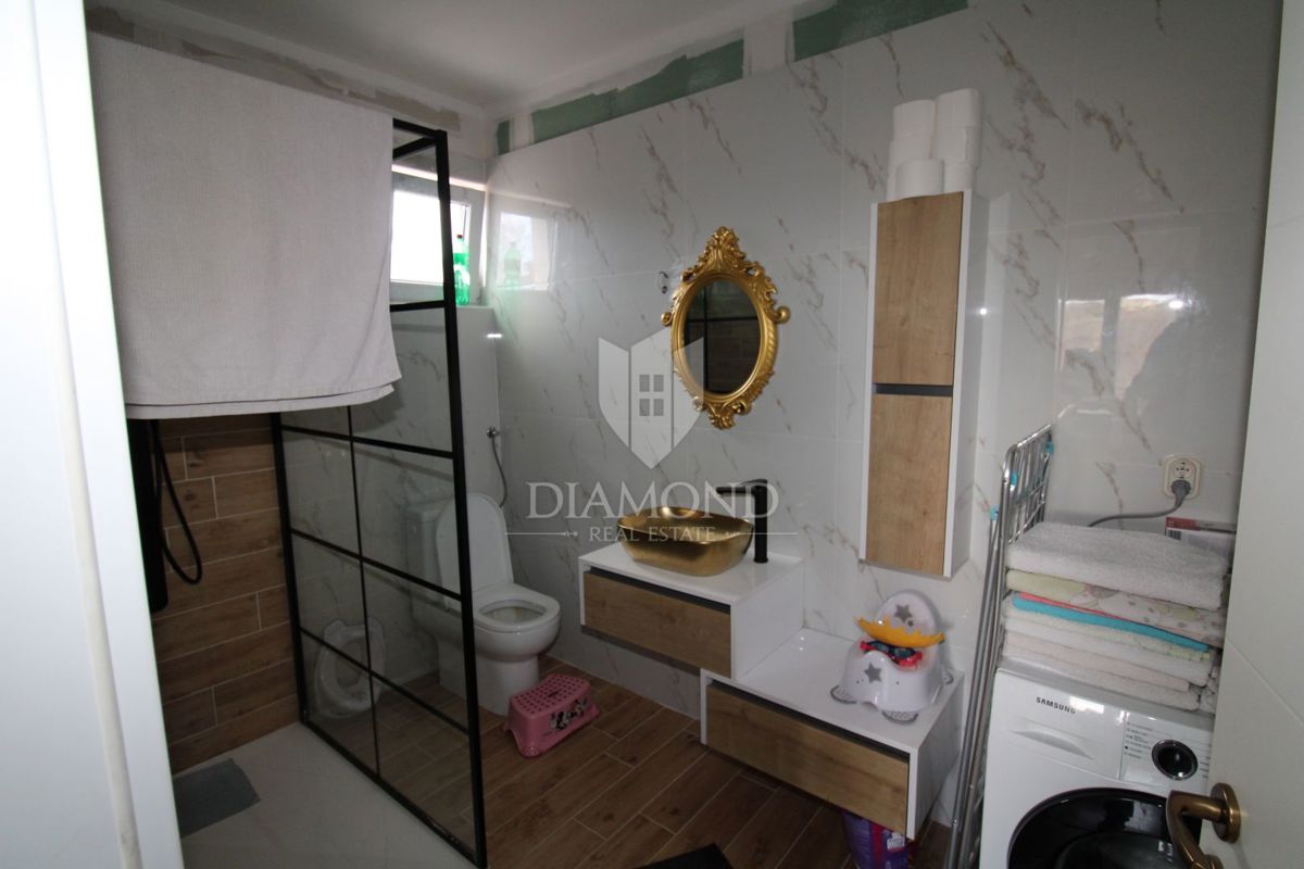 Casa situata su un ampio terreno di 10.350 metri quadrati.